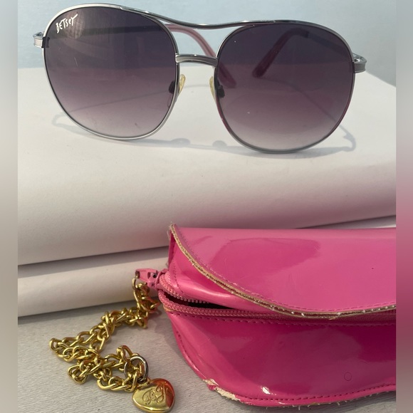 Betsey Johnson Aviator Sunglasses with Case - Picture 4 of 4